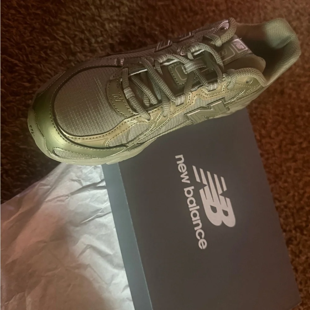 New Balance Men's Green Athletic Shoes